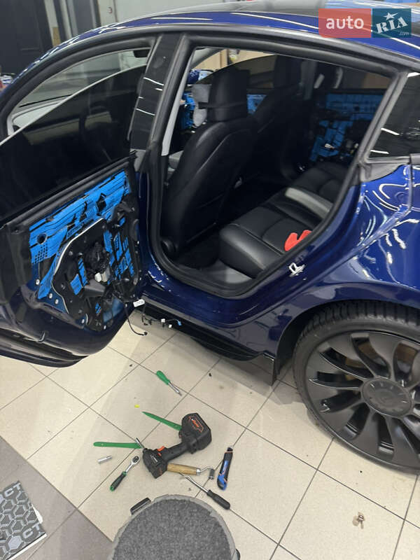 Седан Tesla Model 3 2023 в Білій Церкві