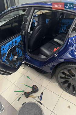 Седан Tesla Model 3 2023 в 