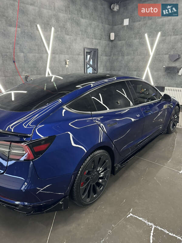Седан Tesla Model 3 2023 в Білій Церкві