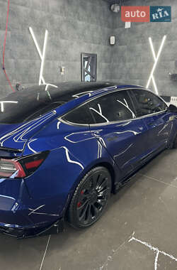 Седан Tesla Model 3 2023 в 