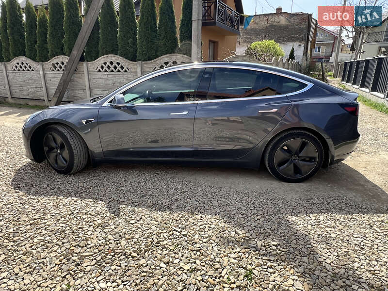 Седан Tesla Model 3 2018 в Самборе