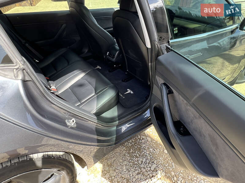 Седан Tesla Model 3 2018 в Самборе