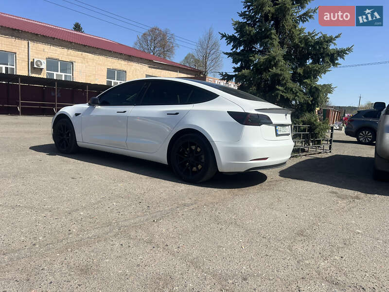 Седан Tesla Model 3 2021 в Києві