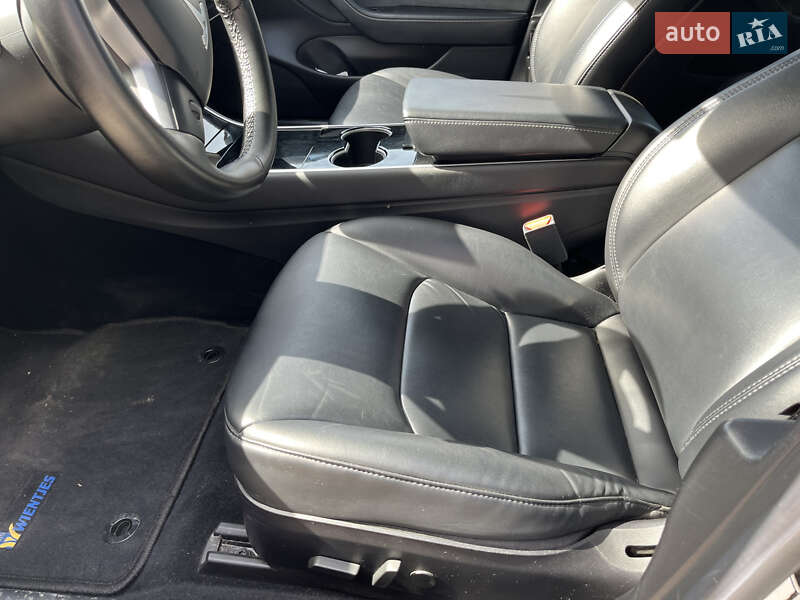 Седан Tesla Model 3 2019 в Стрые