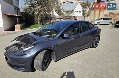 Седан Tesla Model 3 2022 в 