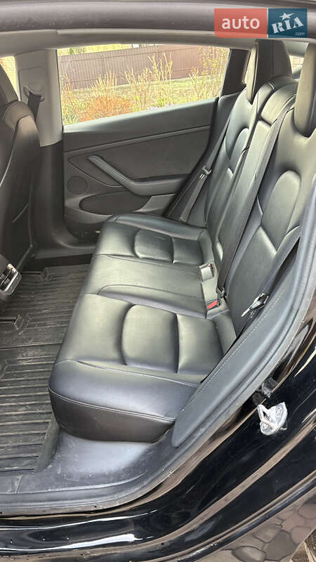 Седан Tesla Model 3 2022 в Виннице