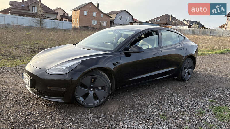 Седан Tesla Model 3 2022 в 