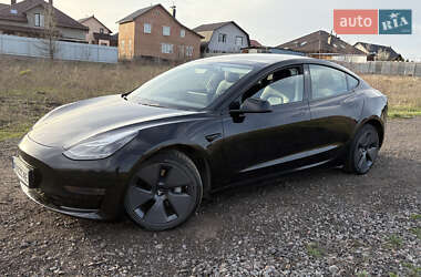 Седан Tesla Model 3 2022 в 