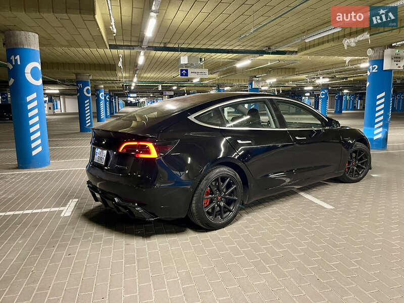 Седан Tesla Model 3 2018 в Києві