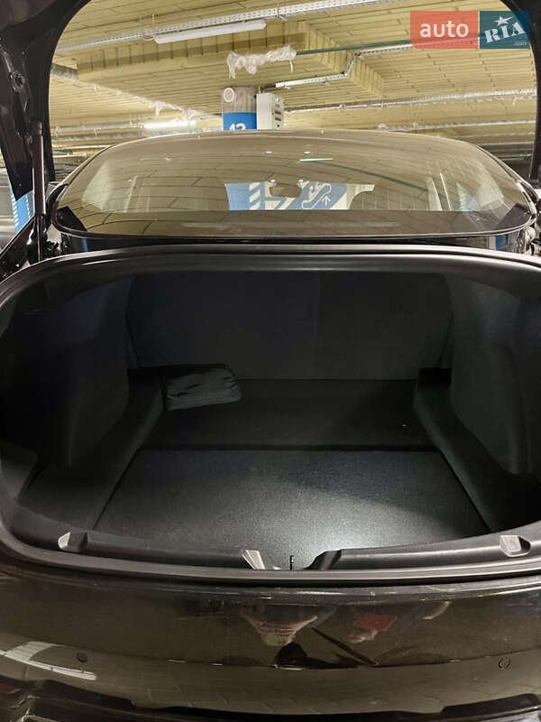 Седан Tesla Model 3 2018 в Києві