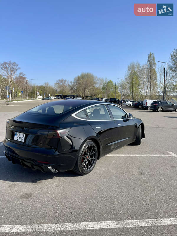 Седан Tesla Model 3 2018 в Києві