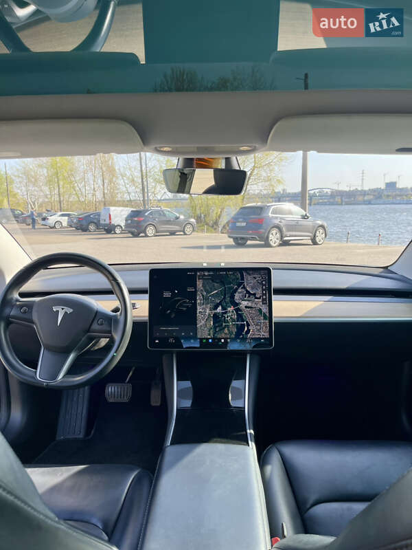 Седан Tesla Model 3 2018 в Києві