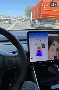 Седан Tesla Model 3 2019 в 