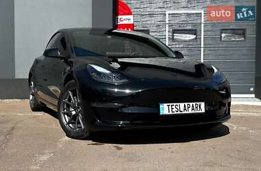 Седан Tesla Model 3 2023 в 