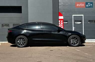 Седан Tesla Model 3 2023 в 