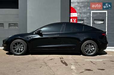 Седан Tesla Model 3 2023 в 