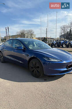 Седан Tesla Model 3 2024 в 