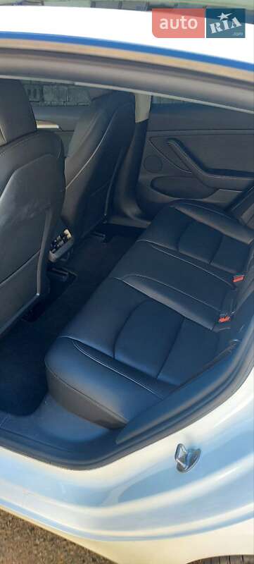 Седан Tesla Model 3 2022 в Днепре