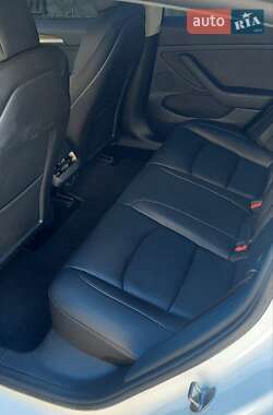 Седан Tesla Model 3 2022 в 