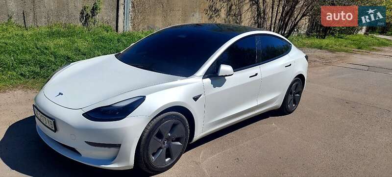 Седан Tesla Model 3 2022 в Днепре