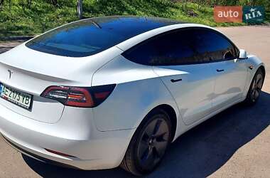 Седан Tesla Model 3 2022 в 