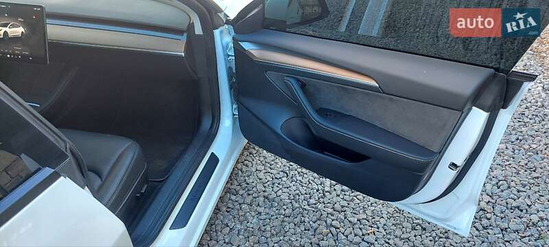 Седан Tesla Model 3 2022 в Днепре
