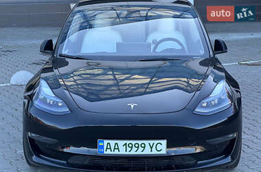 Седан Tesla Model 3 2022 в 