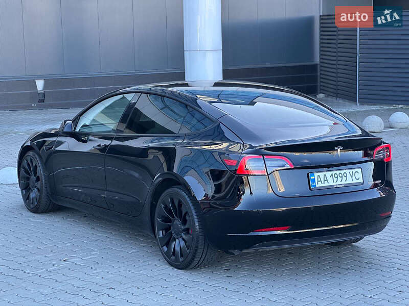 Седан Tesla Model 3 2022 в Киеве