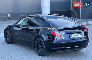 Седан Tesla Model 3 2022 в 