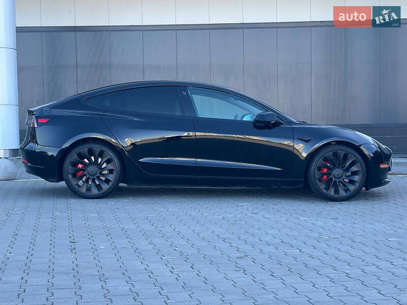 Седан Tesla Model 3 2022 в Киеве