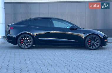 Седан Tesla Model 3 2022 в 
