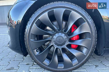Седан Tesla Model 3 2022 в 