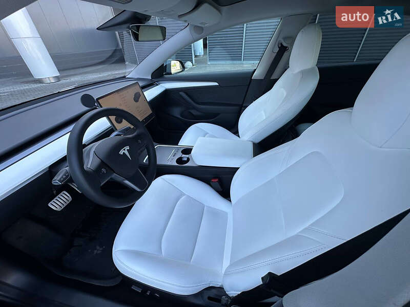 Седан Tesla Model 3 2022 в Киеве