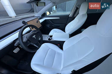 Седан Tesla Model 3 2022 в 