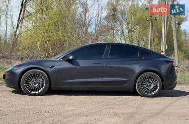 Седан Tesla Model 3 2024 в 