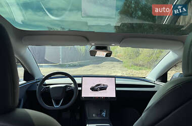 Седан Tesla Model 3 2024 в 