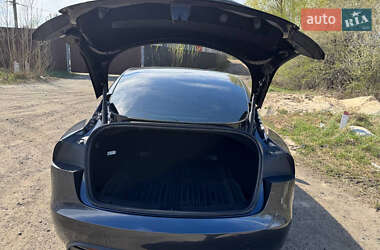Седан Tesla Model 3 2024 в 
