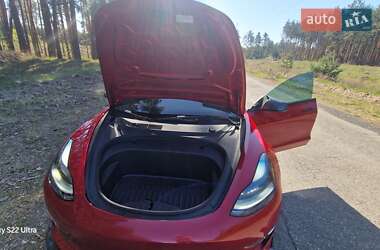 Седан Tesla Model 3 2022 в 