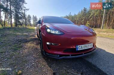Седан Tesla Model 3 2022 в 