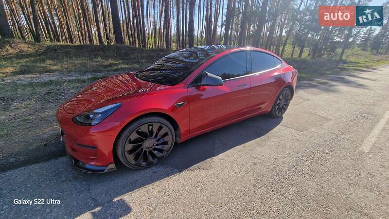 Седан Tesla Model 3 2022 в 