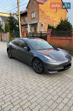 Седан Tesla Model 3 2022 в 
