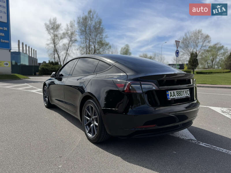 Седан Tesla Model 3 2022 в Киеве