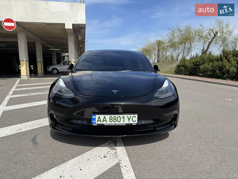 Седан Tesla Model 3 2022 в Киеве
