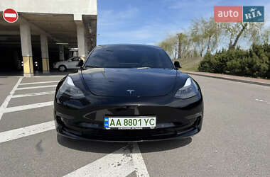 Седан Tesla Model 3 2022 в 