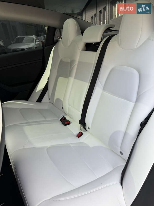 Седан Tesla Model 3 2022 в Киеве