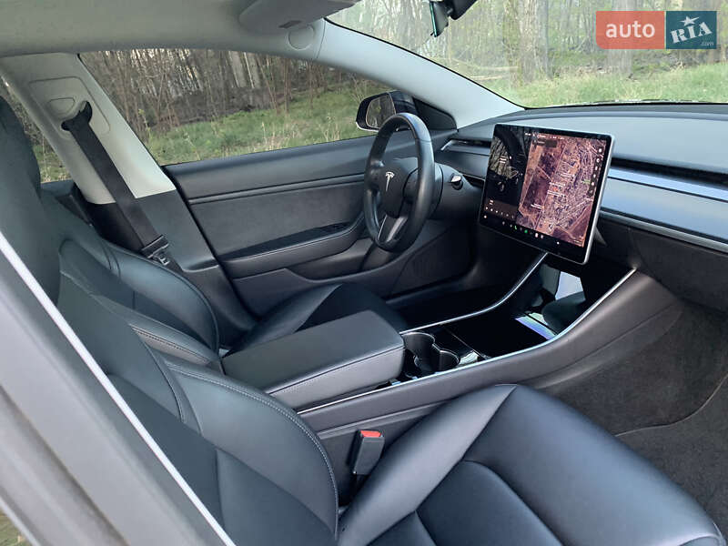 Седан Tesla Model 3 2019 в Ірпені
