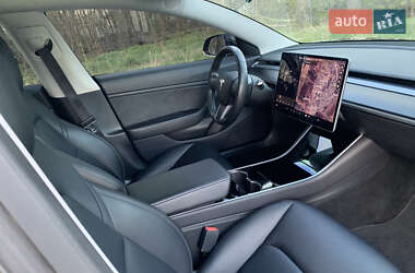 Седан Tesla Model 3 2019 в 