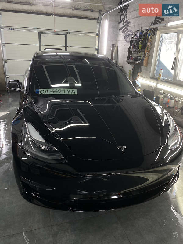 Седан Tesla Model 3 2023 в Тальном