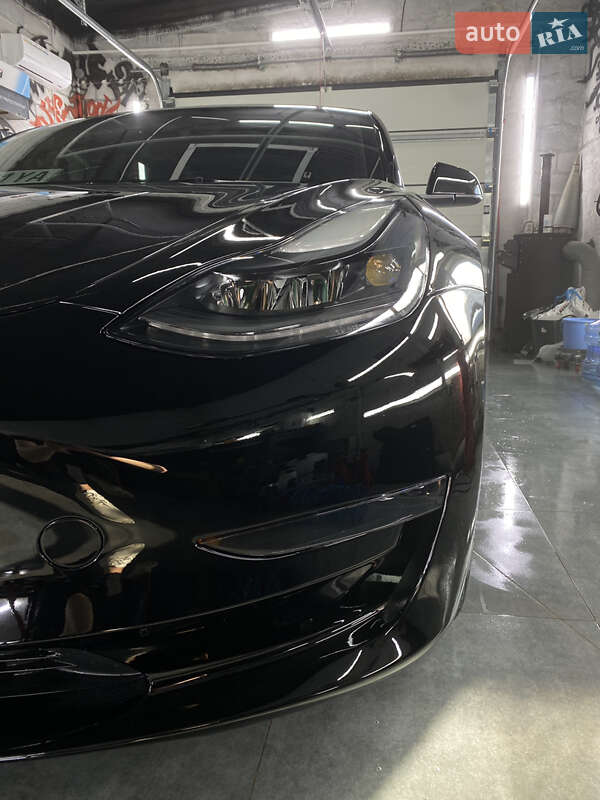Седан Tesla Model 3 2023 в Тальном