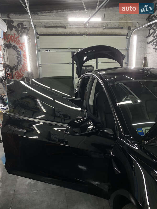 Седан Tesla Model 3 2023 в Тальном